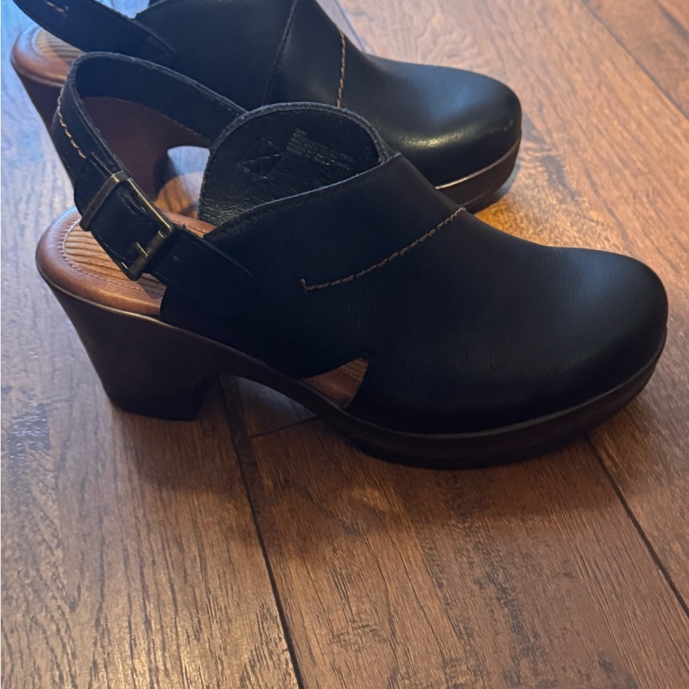 boc Women's Black Slingback Clogs